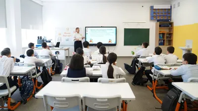 Школьный учитель, учитель, педагог, школьный преподаватель, школа, школьники, ученики, фото - Новости Zakon.kz от 12.01.2026 17:21