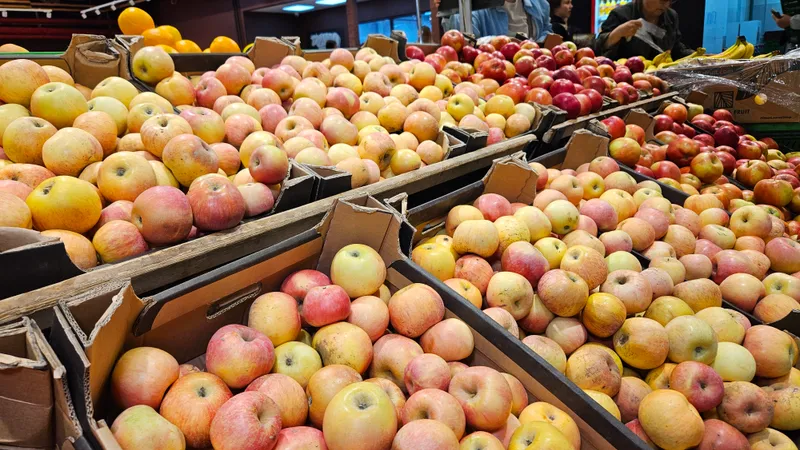 Супермаркет, маркет, продуктовый, продукты питания, фрукты, фруктовый отдел, яблоки