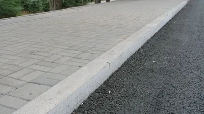 Строительство BRT в Алматы: почему заменят только поврежденные бордюры, фото - Новости Zakon.kz от 21.05.2025 15:19