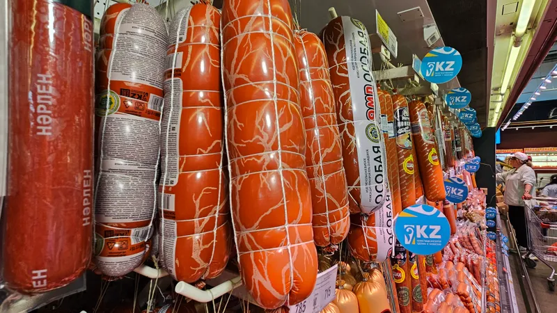 Супермаркет, маркет, продуктовый, продукты питания, колбаса, колбасы, мясные изделия, колбасные изделия, колбасная продукция