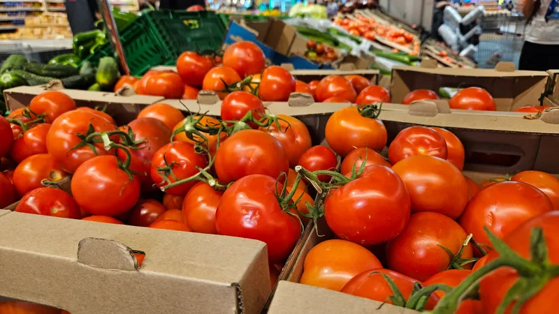 Овощи, супермаркет, маркет, продуктовый, продукты питания, овощной отдел, помидоры, томаты