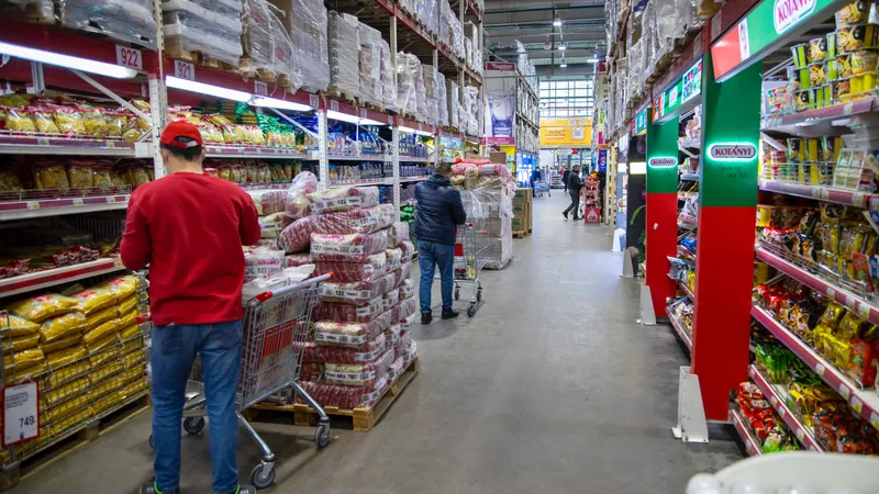 Зуб в торте или вымогательство: взаимные обвинения выясняют на севере Казахстана