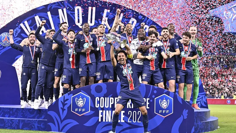 ПСЖ выиграл третий титул сезона и планирует забрать еще два