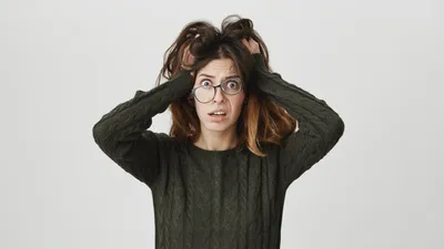 шокированная женщина, фото - Новости Zakon.kz от 27.05.2025 00:02