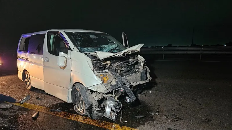 минивен после ДТП, фото - Новости Zakon.kz от 26.05.2025 13:48