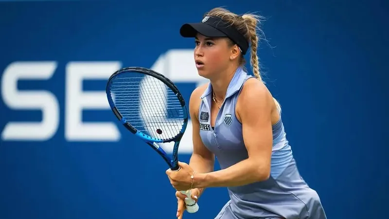 Путинцева и Данилина вышли во второй круг турнира "Ролан Гаррос – 2025"