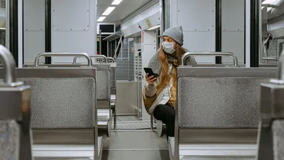 Женщина в маске, фото - Новости Zakon.kz от 28.05.2025 07:40