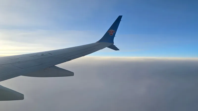 Кому нужно с осторожностью летать на самолетах, рассказал врач