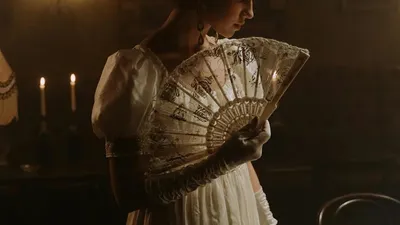 Дама, наряд, веер, фото - Новости Zakon.kz от 28.05.2025 06:58