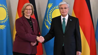 Касым-Жомарт Токаев и президент Бундестага Германии, фото - Новости Zakon.kz от 28.05.2025 16:47
