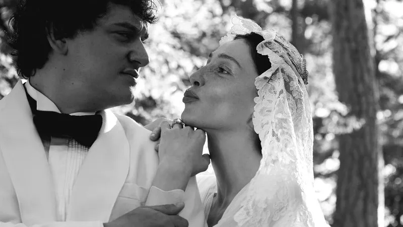 Зомби-невеста: Настя Ивлеева удивила поклонников новой свадьбой