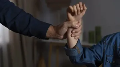 побои в приемной семье, фото - Новости Zakon.kz от 28.05.2025 23:37