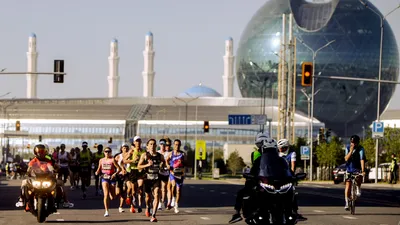 бегущие в Астане люди, фото - Новости Zakon.kz от 28.05.2025 17:46