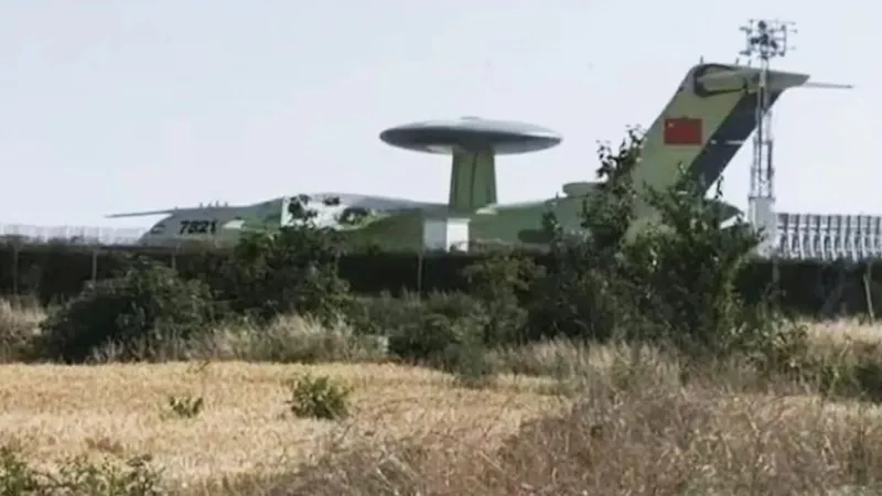 В соцсетях появился четкий снимок нового военного китайского самолета