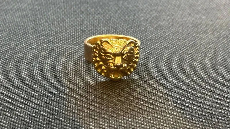 Уникальное кольцо и золотые изделия сакского периода вернули государству из частной коллекции – фоторепортаж