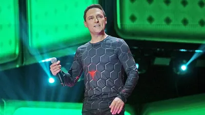 Певец, артист, микрофон, фото - Новости Zakon.kz от 29.05.2025 07:45