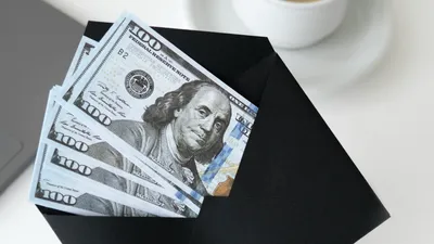 Доллары, деньги, коррупция, взятка, взятки, деньги в конверте, конверт с деньгами, коррумпированность, коррупционер, коррупционные схемы, взяточничество , фото - Новости Zakon.kz от 05.01.2026 16:11