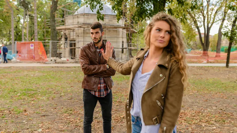 Названы три знака зодиака, которых в июне 2025 ждет сообщение от бывшего