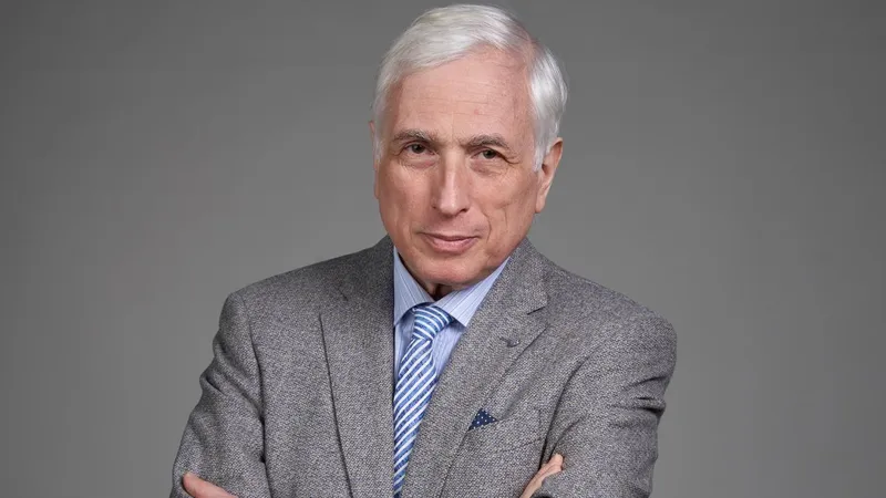 Такие державы должны принять на себя роль ответственных мировых игроков – российский писатель о Казахстане