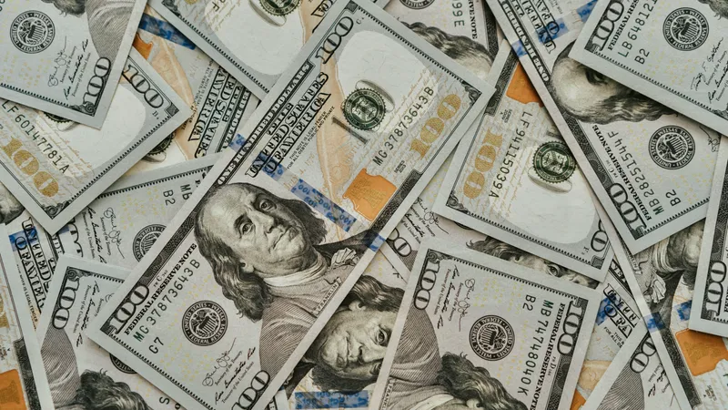 Курс доллара опустился на торгах ниже 540 тенге