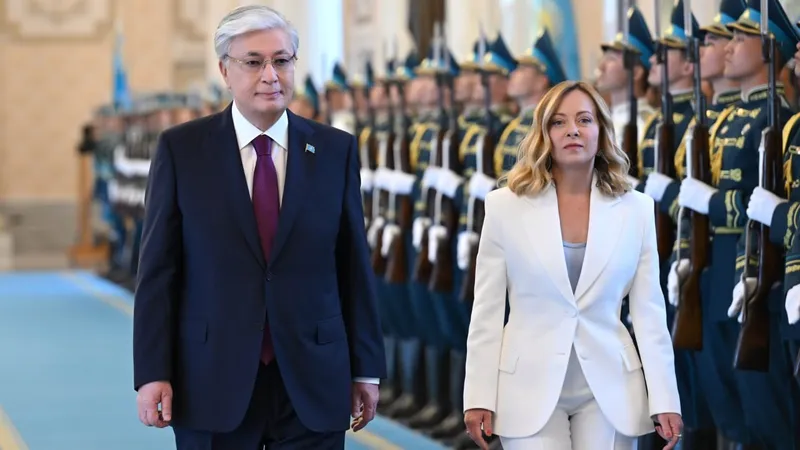 Токаев сделал подарок Джордже Мелони: опубликовано фото