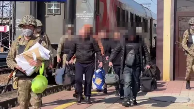 полиция, преступники, на вокзале, фото - Новости Zakon.kz от 30.05.2025 15:47