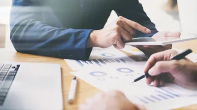 Аудит, расчет, аудитор, графики, график, экономика, предпринимательство, бизнес, инвестиционные контракты, инвестиции, инвестирование, рост экономики, экономический рост, график роста, графики роста, финансы, финансовый рост, рейтинг, рейтинги, сурет - Zakon.kz жаңалық 18.08.2025 09:35