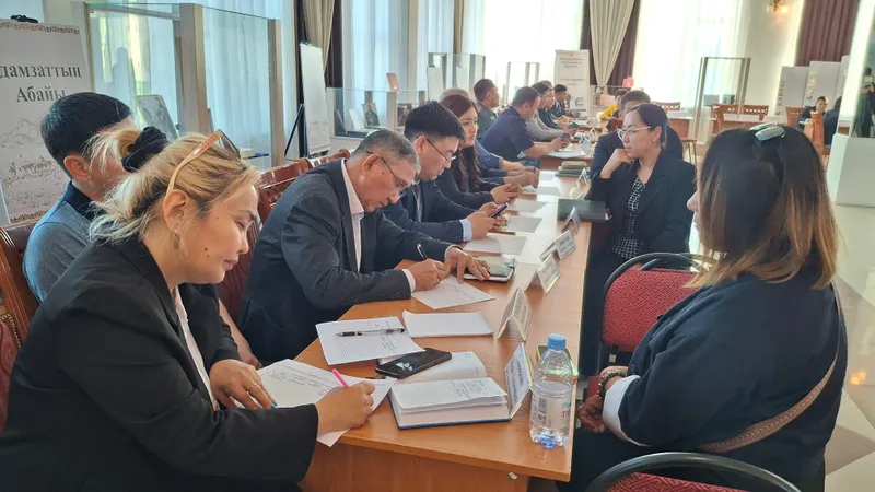 От алиментов до открытия ИП: с какими вопросами пришли горожане на акцию "Народный юрист" в Семее