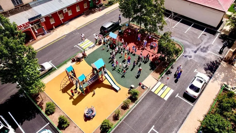 10 новых дворов открыли в столичном районе Байконыр в День защиты детей