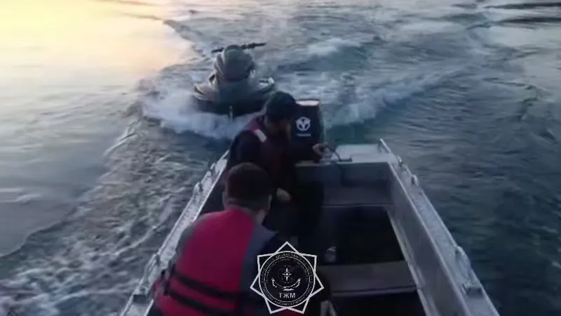 Мужчина на гидроцикле застрял на реке Иртыш в Семее