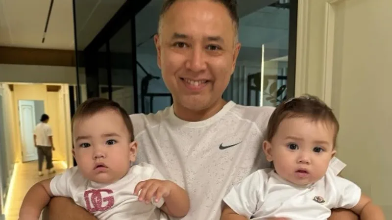 Казнет обсуждает, на кого похожи младшие дочери Баян Алагузовой