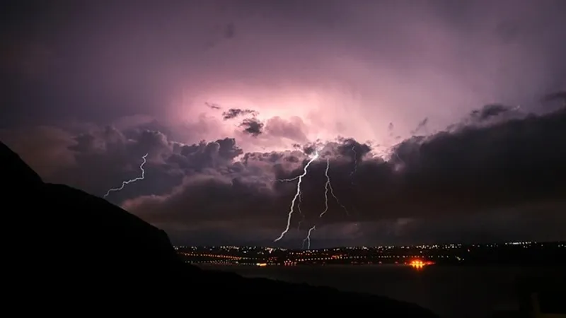 В каких регионах Казахстана на понедельник объявили штормовое предупреждение