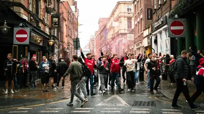 Футбольные фанаты на улицах, фото - Новости Zakon.kz от 01.06.2025 07:59