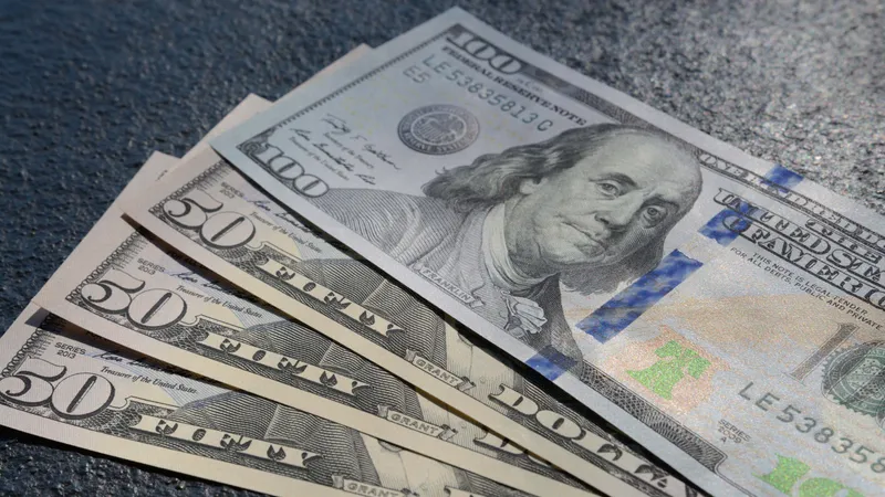 Курс доллара может вырасти в июне: что повлияет на удорожание валюты