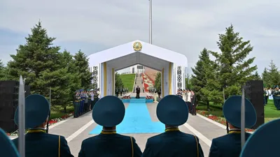 военные в парке в Астане перед президентом, фото - Новости Zakon.kz от 04.06.2025 11:46