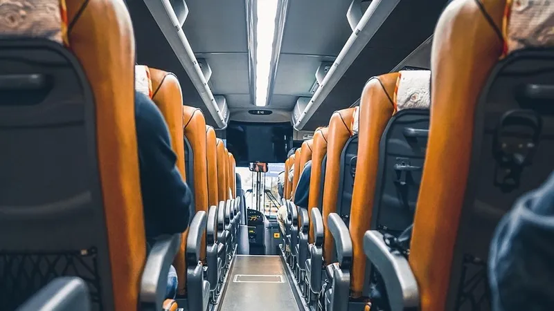 На трассе Астана – Алматы загорелся пассажирский автобус