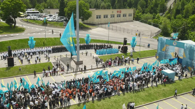 День государственных символов, флаг Казахстана, флаг РК, поднятие государственного флага Казахстана, церемония поднятия государственного флага РК, поднятие флага РК, церемония поднятия флага РК, сурет - Zakon.kz жаңалық 19.10.2026 10:44