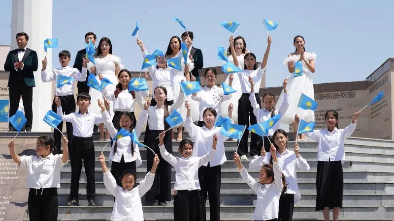 День государственных символов отметили в Туркестане