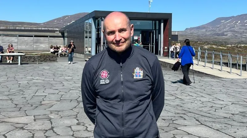 Бывший президент Исландии устроился работать гидом