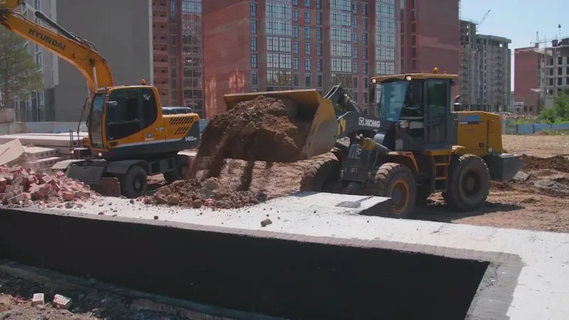 Жилой комплекс сносят в Астане