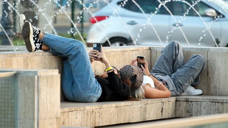 В каких регионах Казахстана в пятницу ожидается изнурительная жара до +42°C