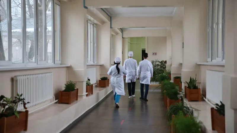 Полицейский из опорного пункта Караганды пошел на поправку