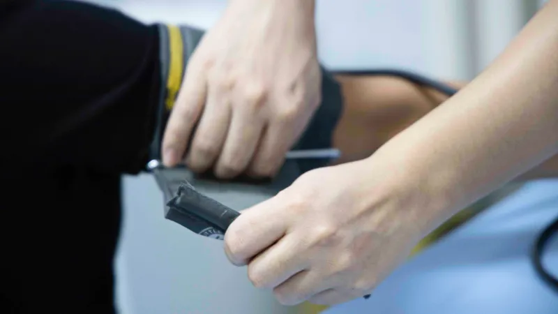 Ұшақта толғағы қысқан әйелге дәрігер көмек көрсетті