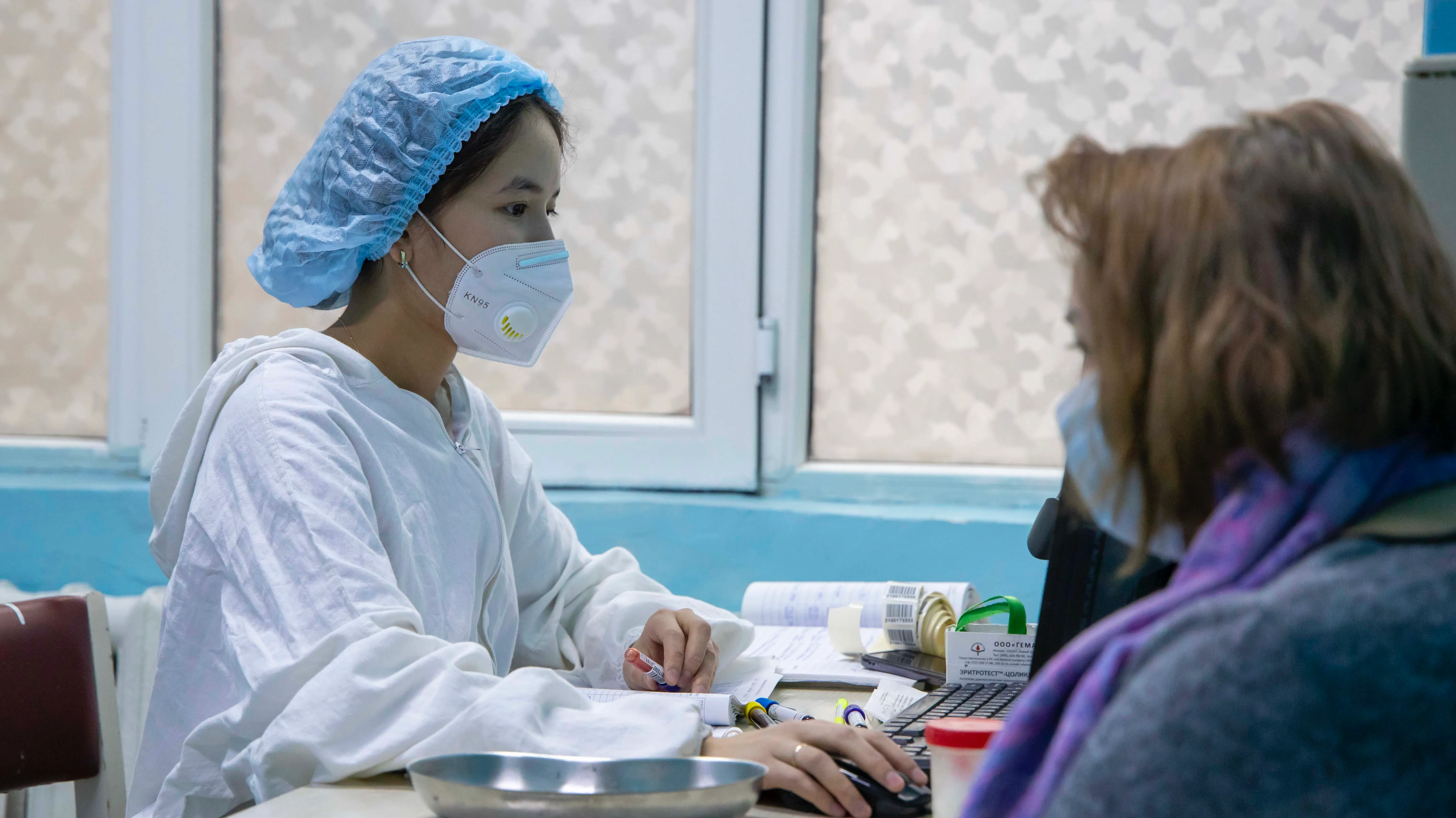 Жағажайдағы бикини киген порно қыздар