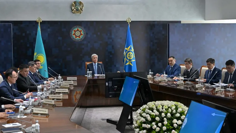 Токаев посетил КНБ и поставил задачи по усилению киберзащиты