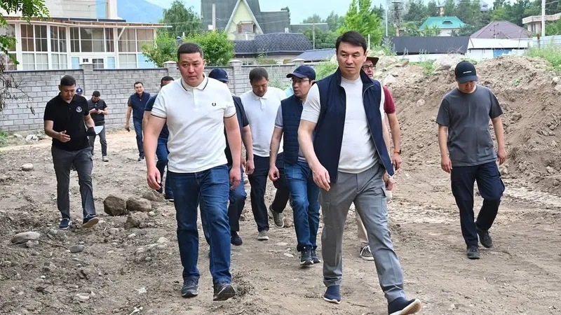 Аким Сатыбалды проверил состояние школ, фонтанов и набережной в Бостандыкском районе