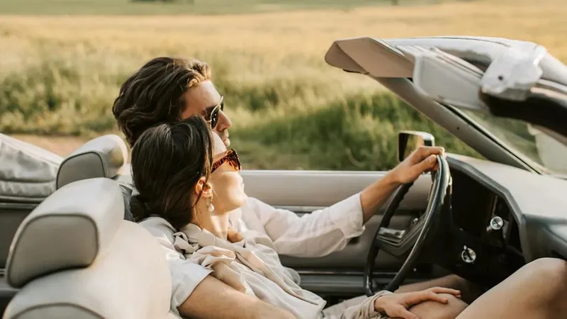 Астрологи назвали знаки зодиака, привлекающие богатых партнеров