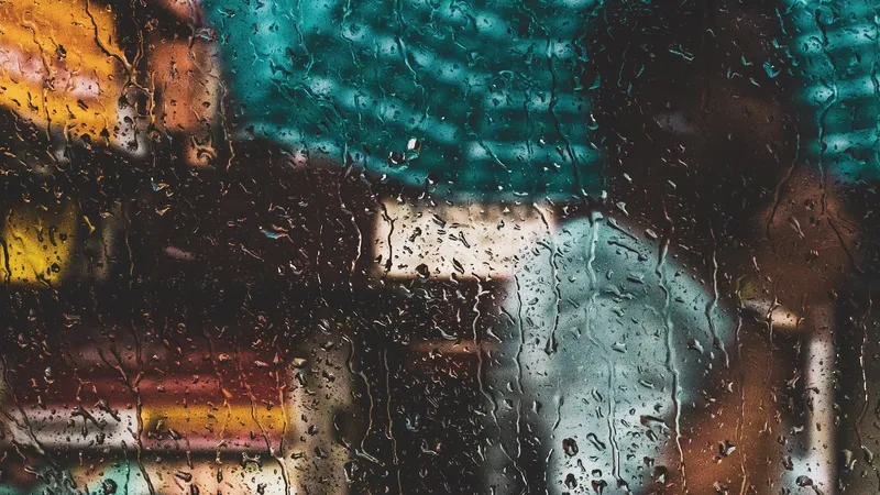 Циклон принесет в Казахстан сильные дожди и жару до 37°С