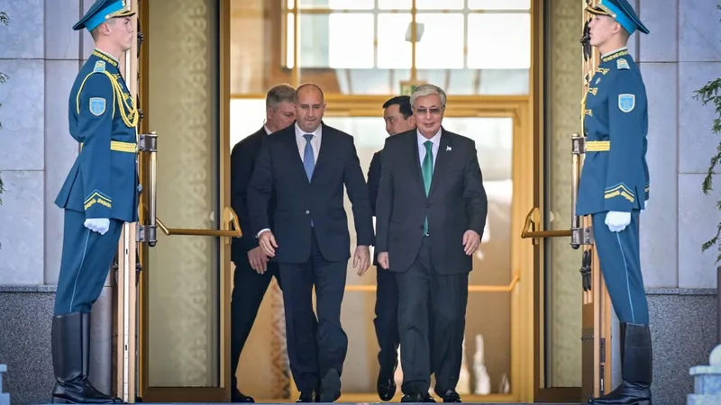 Токаев проводил президента Болгарии в аэропорту Астаны