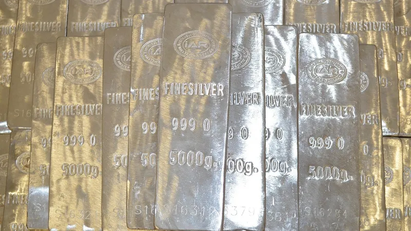 Стоимость серебра на бирже побила 13-летний показатель
